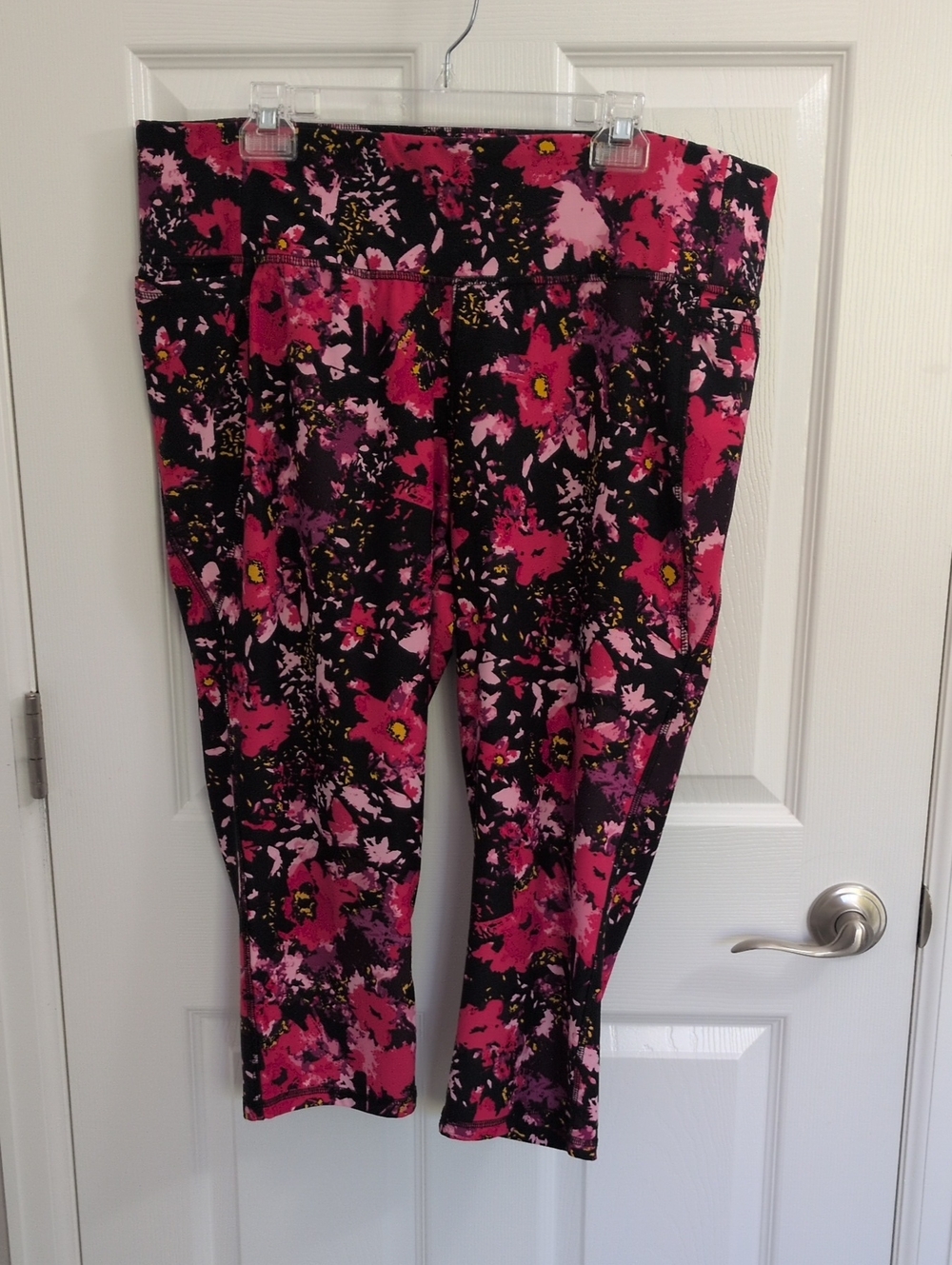 LIVI By Lane Bryant High Waisted Wicking Capri Leggings - Pink Floral - 22/24